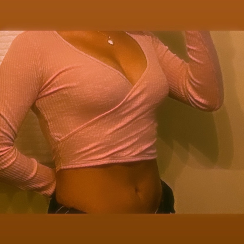 • light soft pink forever 21 crop top